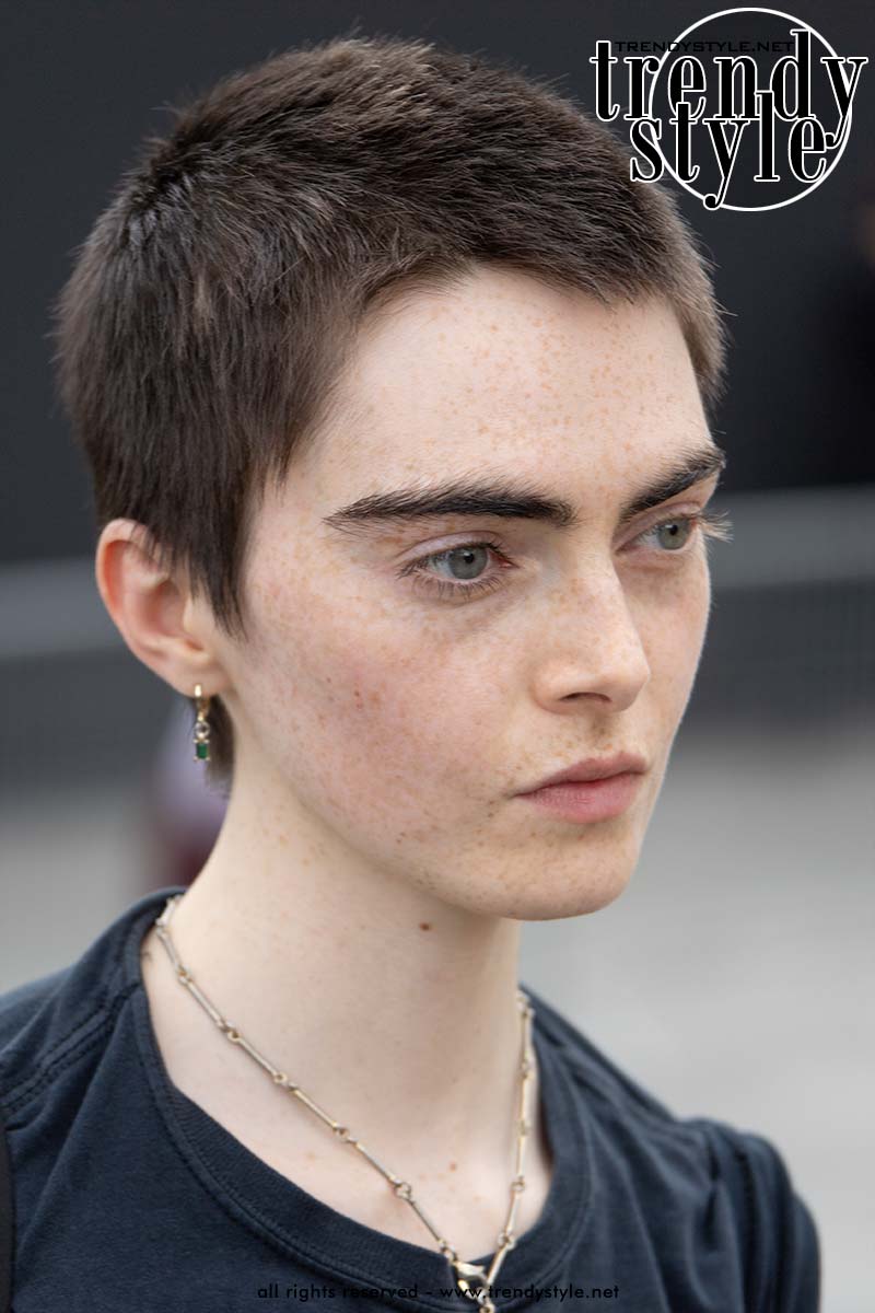 10 Haartrends pro 2026. De hotste kapsels zijn de zijn. Buzz cut. Charlotte Mesman- oto