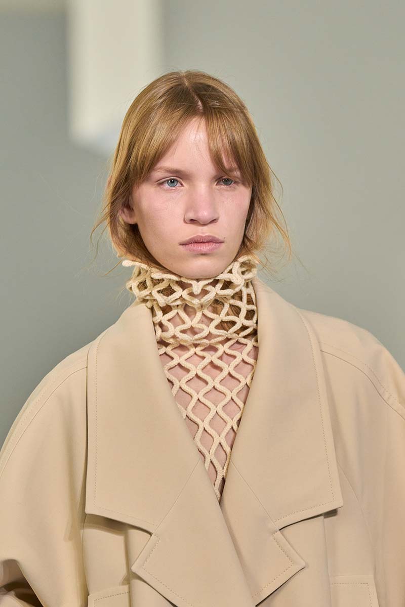 Face framing lokken en een Olsen tuck bij Sportmax. Photo courtesy of Sportmax
