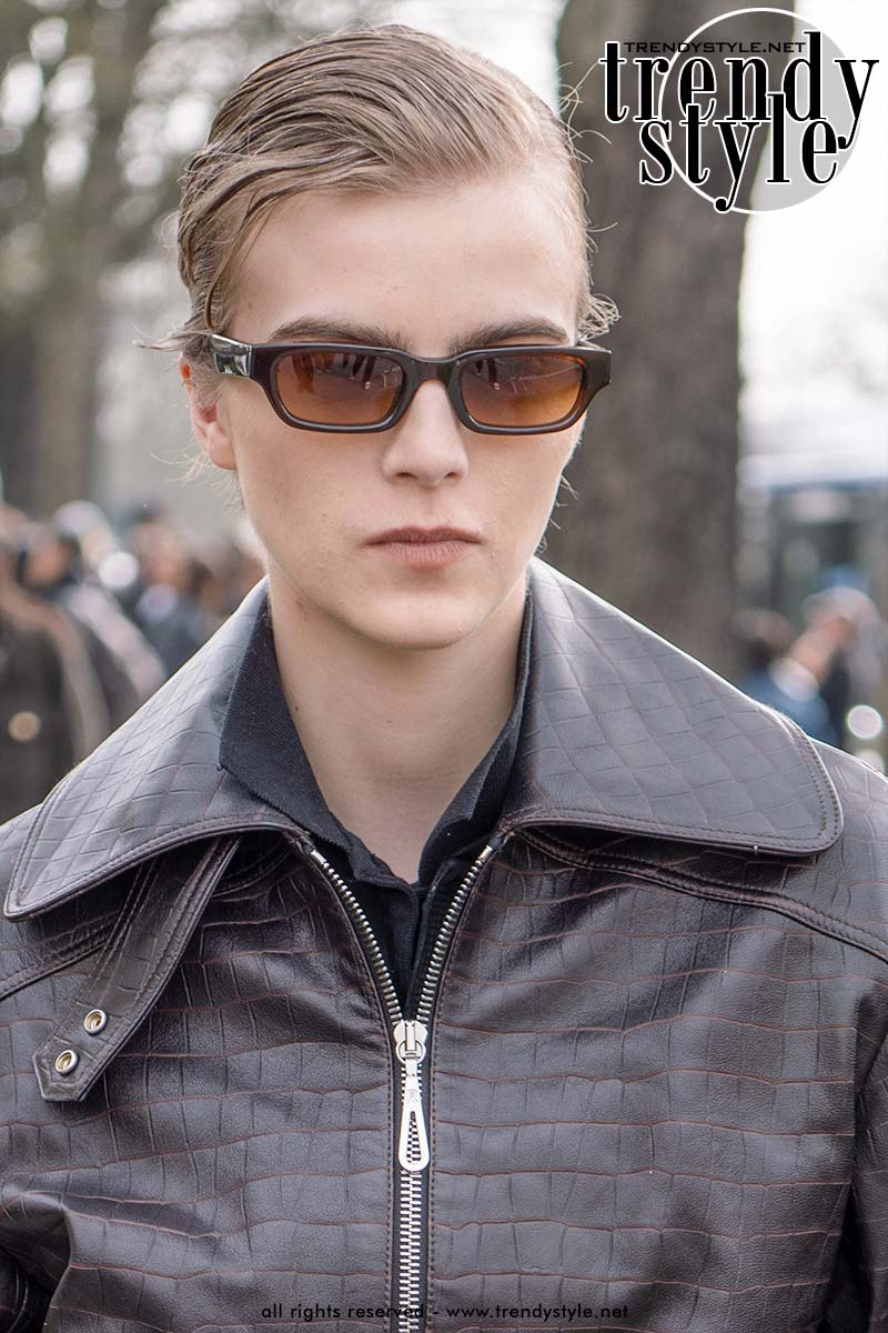 Trend alert: het boyish kapsel. Zó style je kort haar op 5 manieren 7 Een bewust imperfecte wet look voor een relaxte off-duty mood. Foto Charlotte Mesman