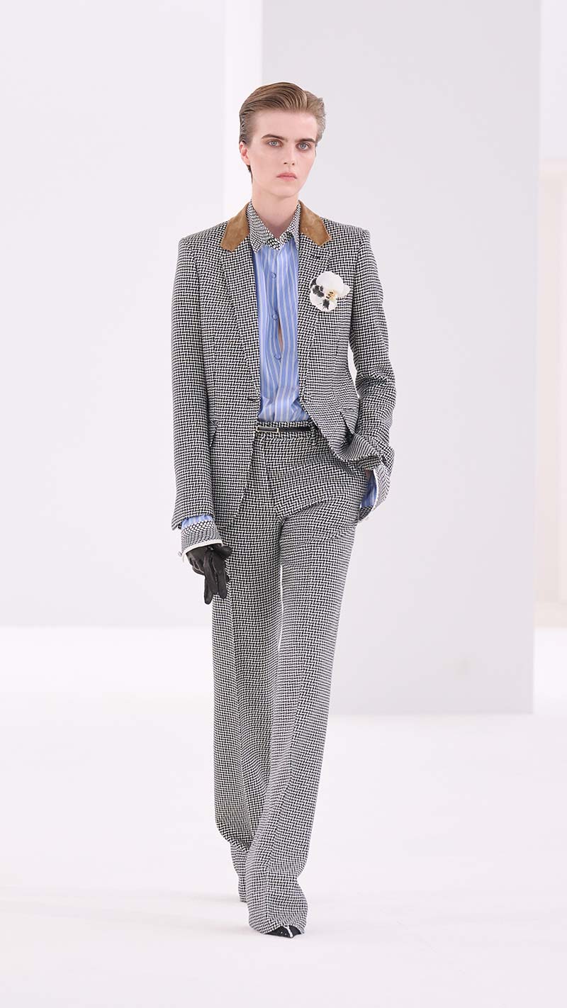 Trend alert: het boyish kapsel. Zó style je kort haar op 5 manieren 5 Jongensachtig kapsel met kuif bij Tom Ford. Photo courtesy of Tom Ford